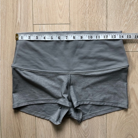 Lululemon Boogie Short in Gray Size 8 - Picture 4 of 9